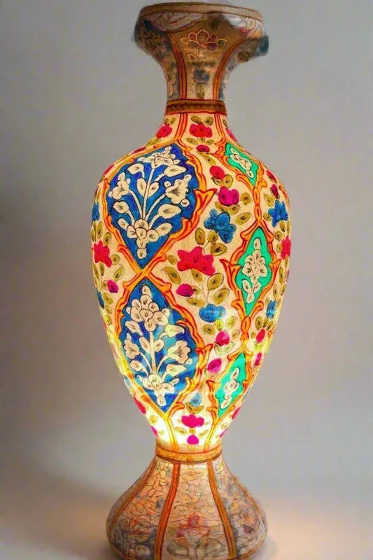 Vase camel skin lamp white beige flower art